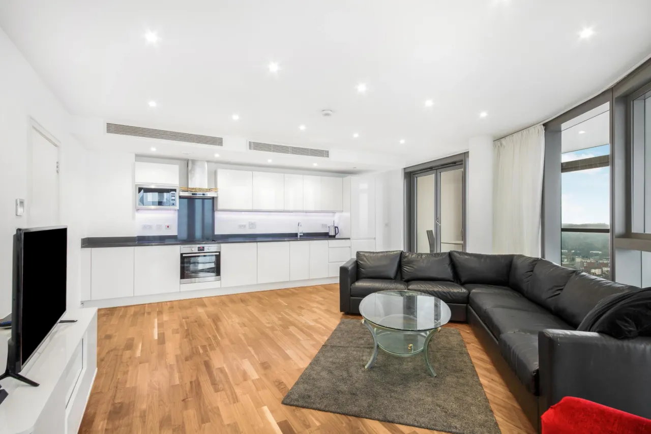 Ealing Road, Brentford, TW8, photo 7