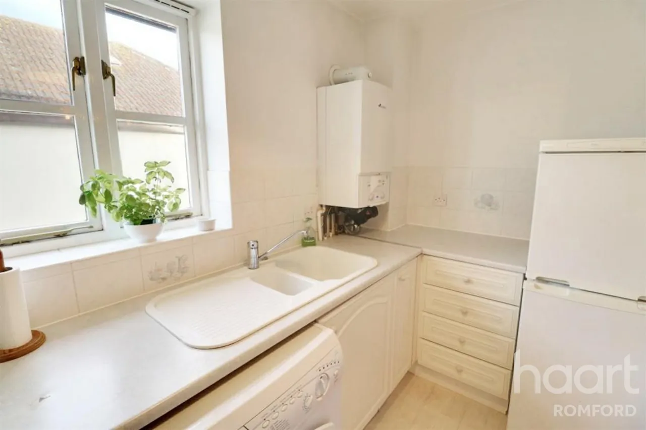 Templar Court, The Mawneys -, RM7, photo 7