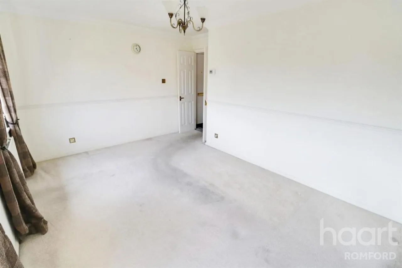 Templar Court, The Mawneys -, RM7, photo 4