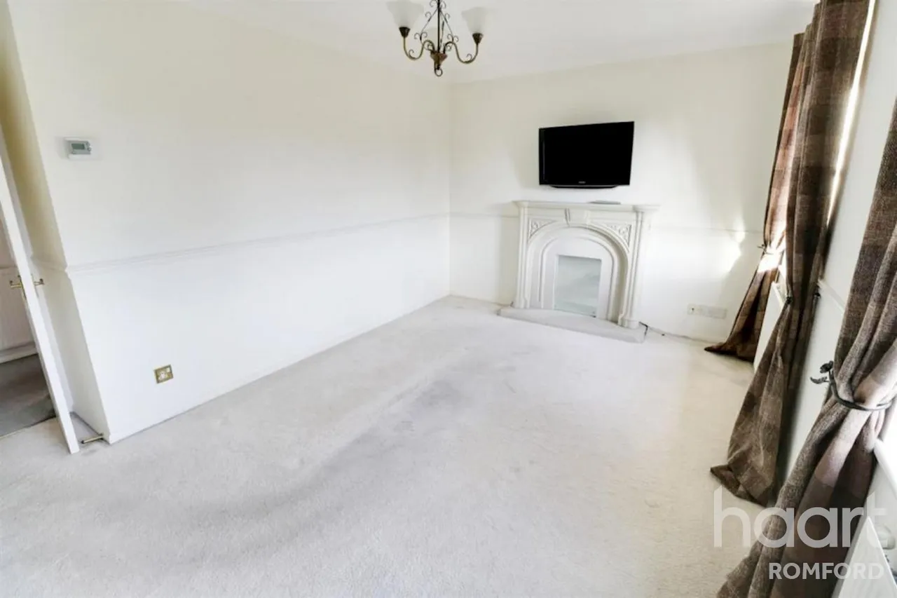 Templar Court, The Mawneys -, RM7, photo 5