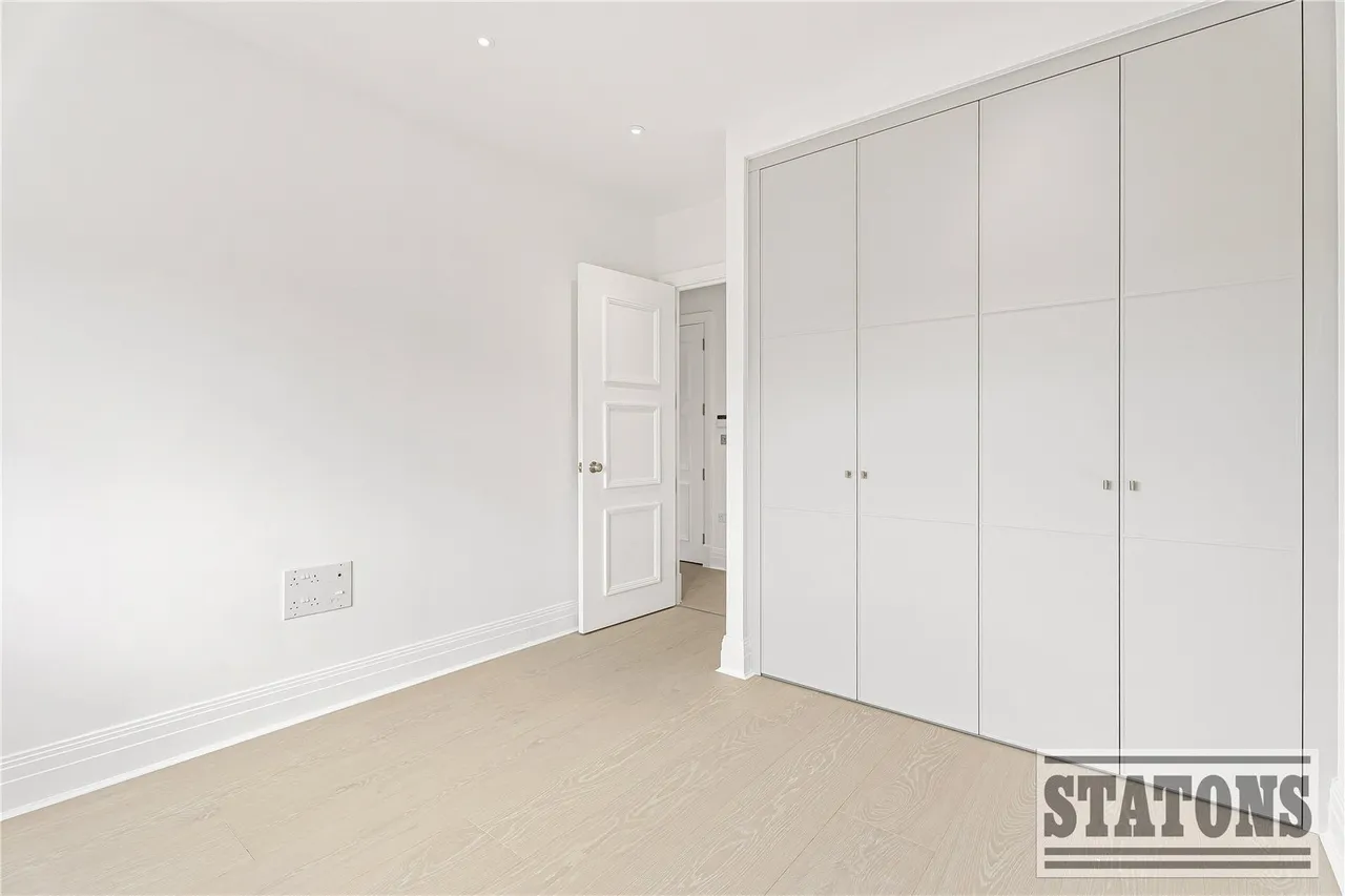 Trento Mews, Trent Park, EN4 0FG, photo 14