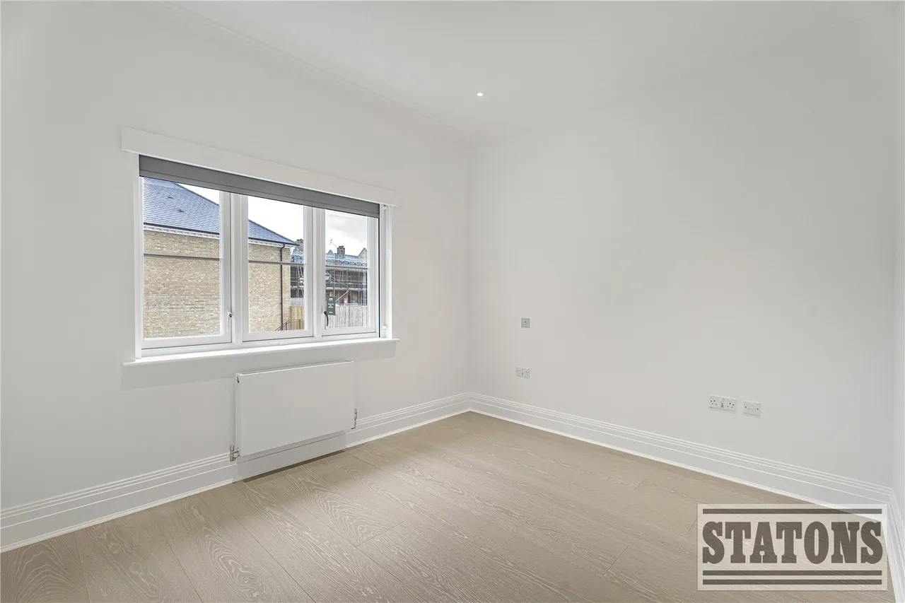 Trento Mews, Trent Park, EN4 0FG, photo 15