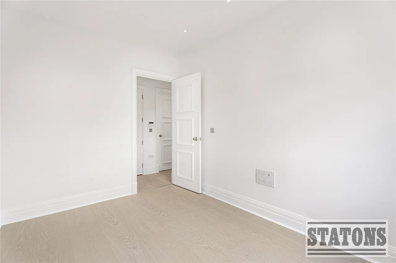Trento Mews, Trent Park, EN4 0FG, photo 16