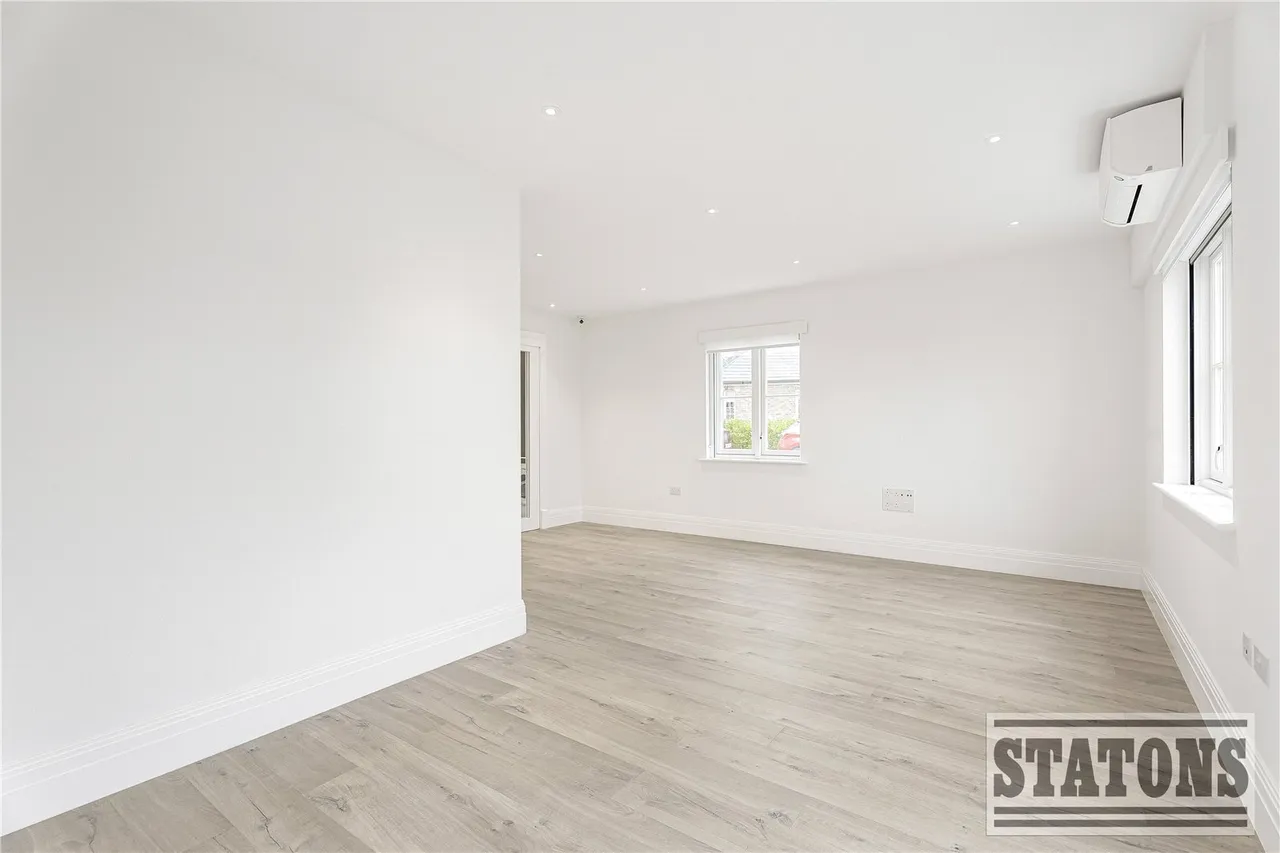 Trento Mews, Trent Park, EN4 0FG, photo 6