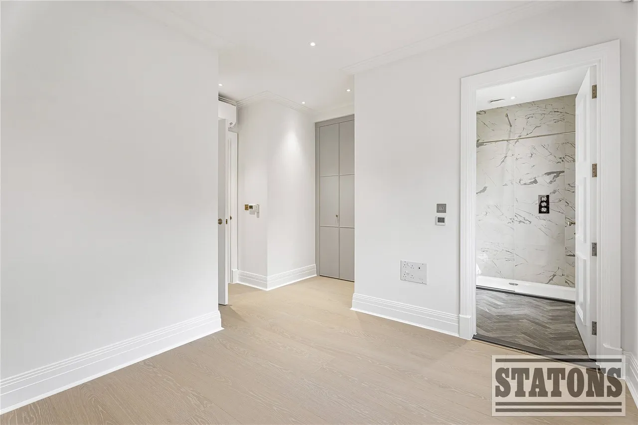 Trento Mews, Trent Park, EN4 0FG, photo 11