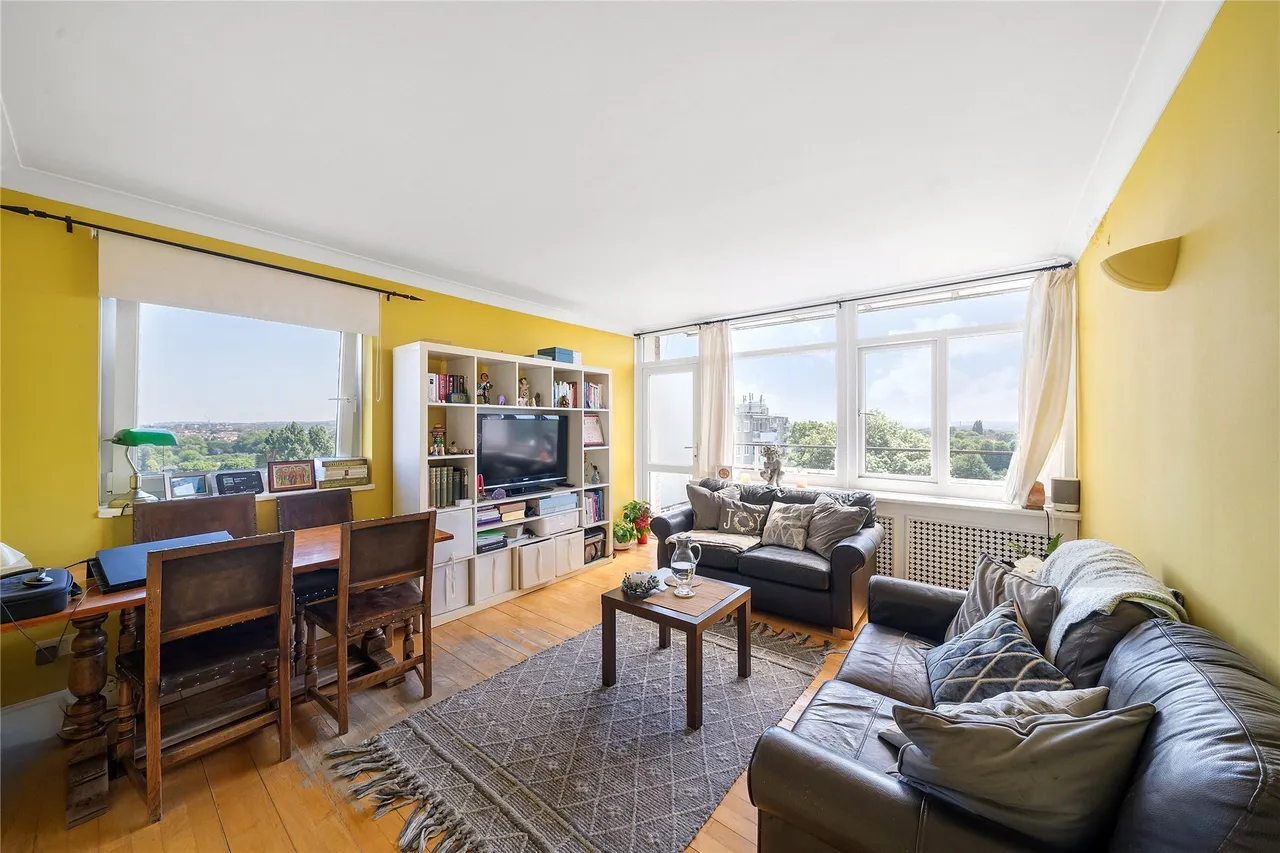 2 bed flat for sale — Fitzhugh Grove, Wandsworth, London, SW18