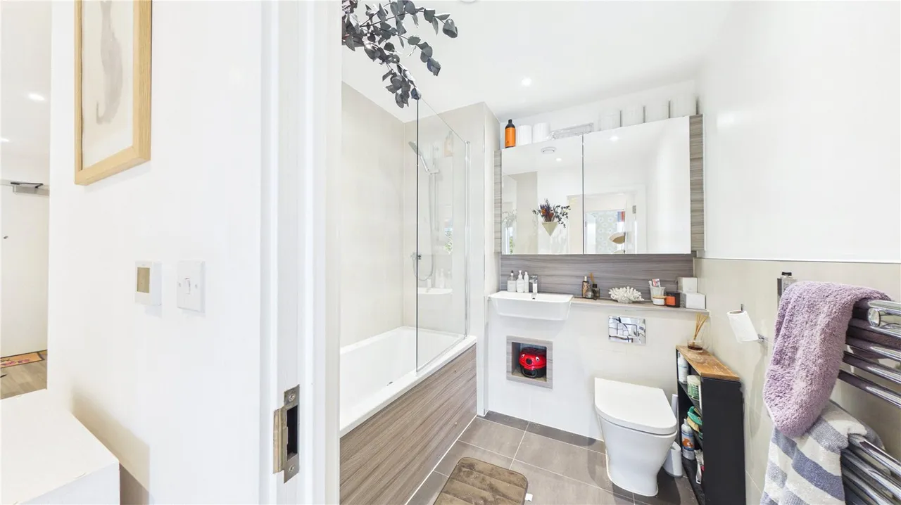 Bollo Bridge Road, London, W3, photo 25