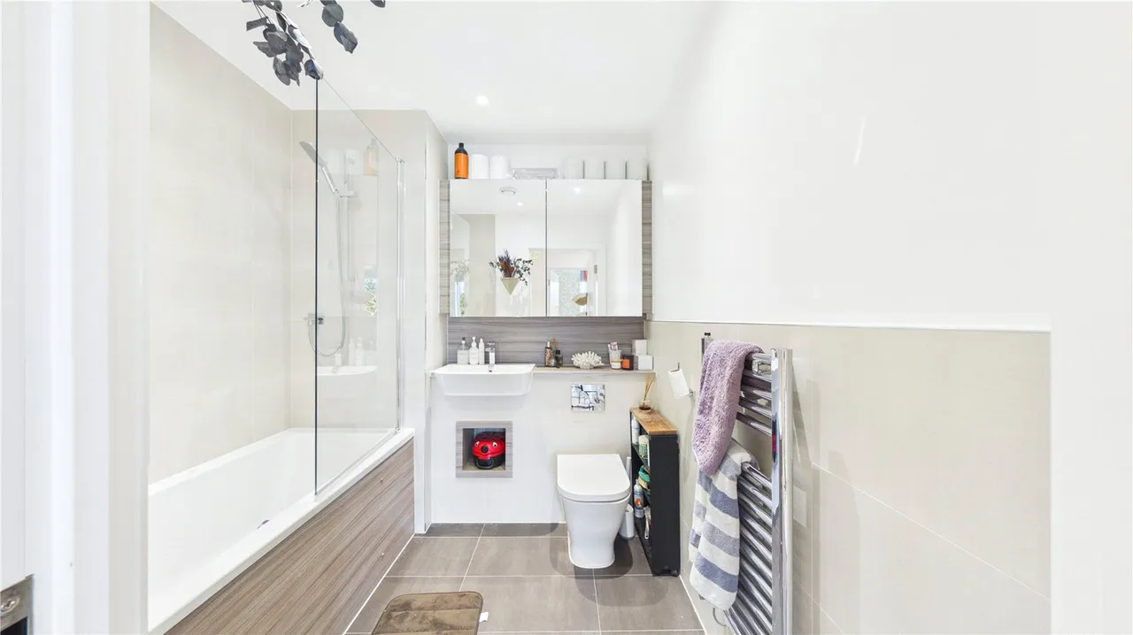 Bollo Bridge Road, London, W3, photo 26