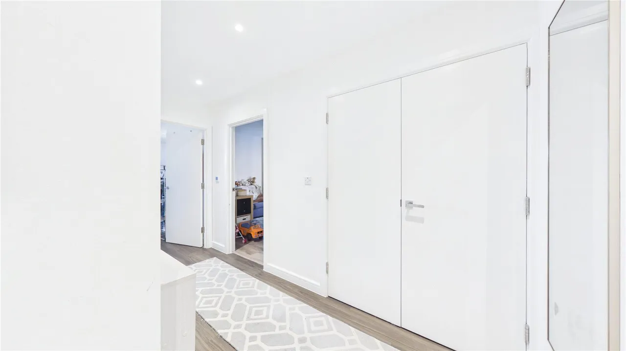 Bollo Bridge Road, London, W3, photo 13