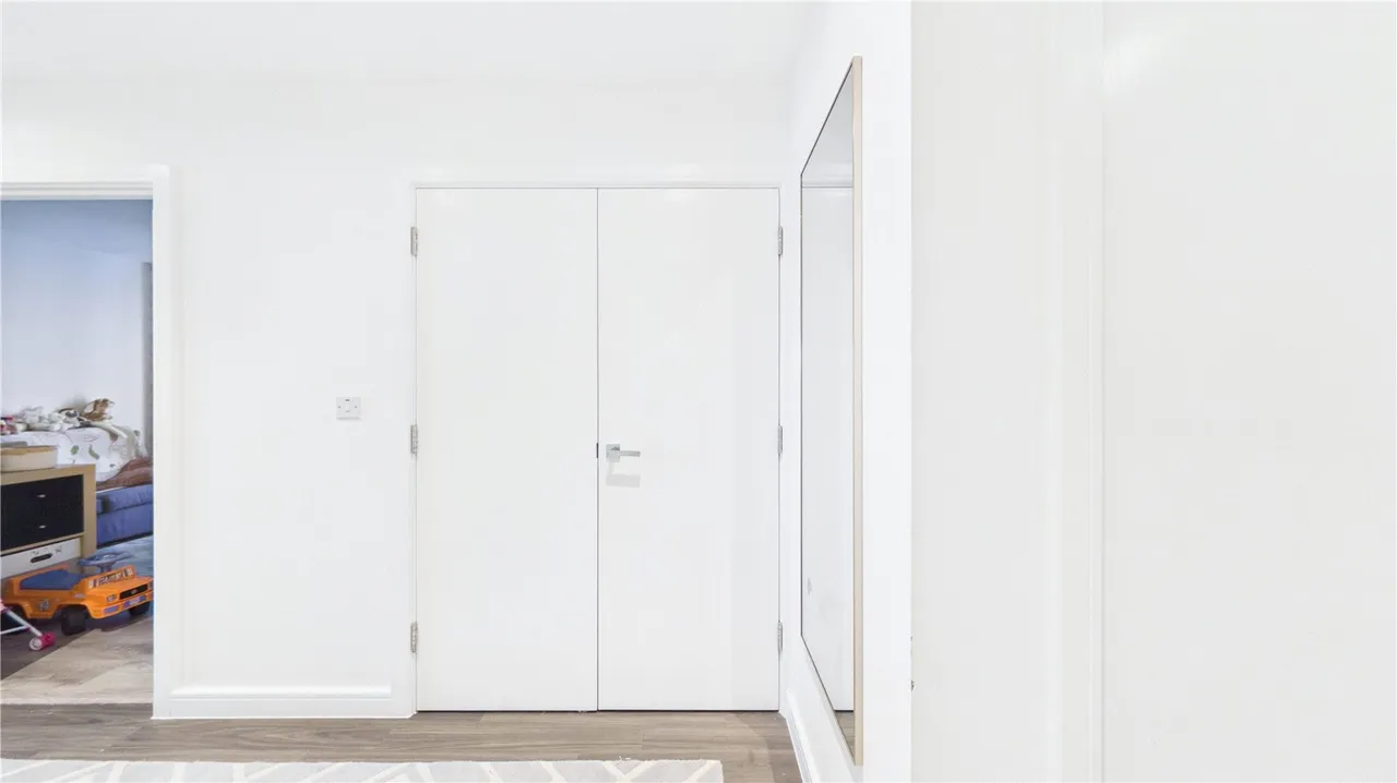 Bollo Bridge Road, London, W3, photo 14