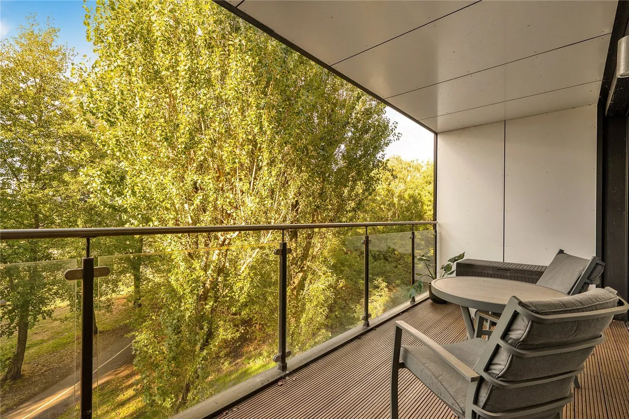 Knaresborough Drive, London, SW18, photo 5