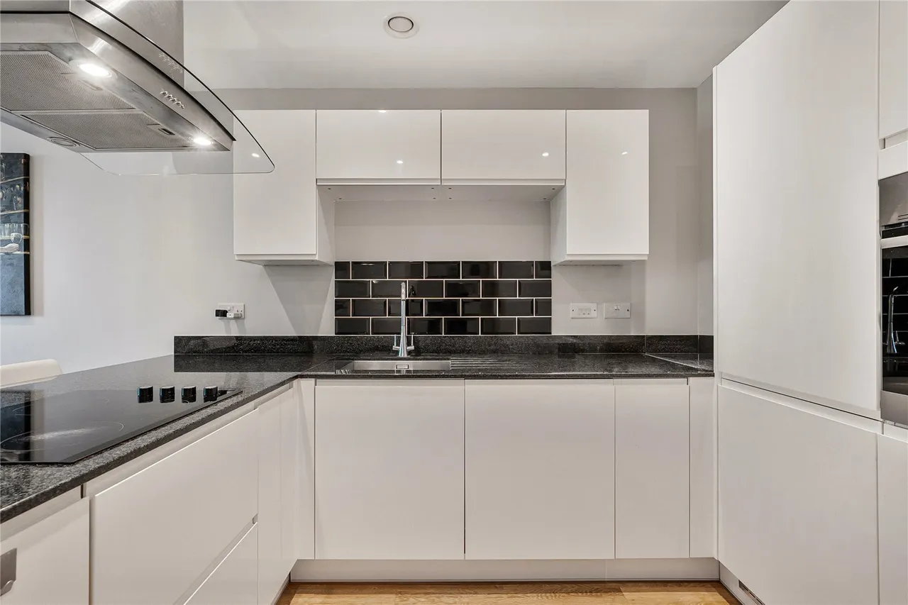 Knaresborough Drive, London, SW18, photo 3