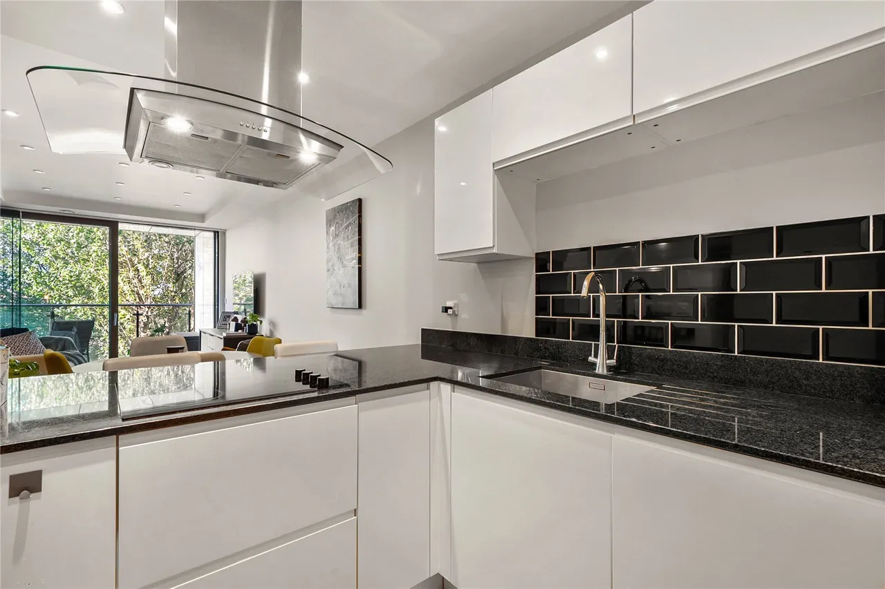 Knaresborough Drive, London, SW18, photo 8