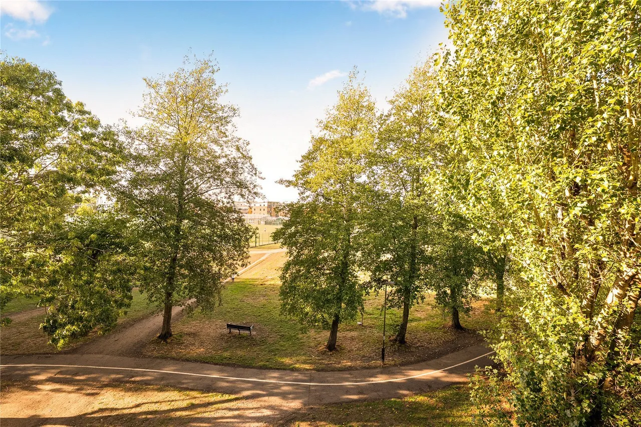 Knaresborough Drive, London, SW18, photo 9
