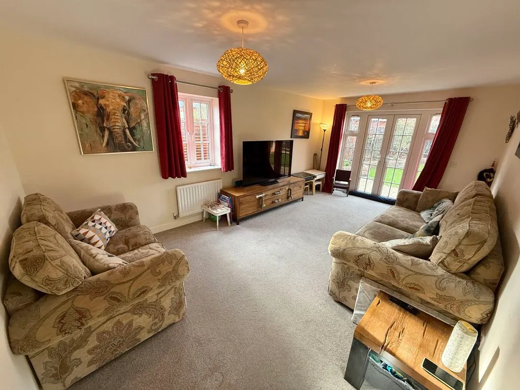 Arch Grove, Aylesbury HP18 0UN, photo 3