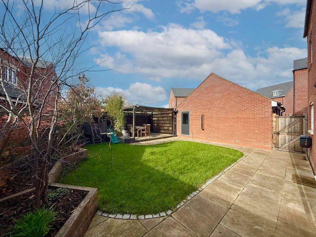 Arch Grove, Aylesbury HP18 0UN, photo 19