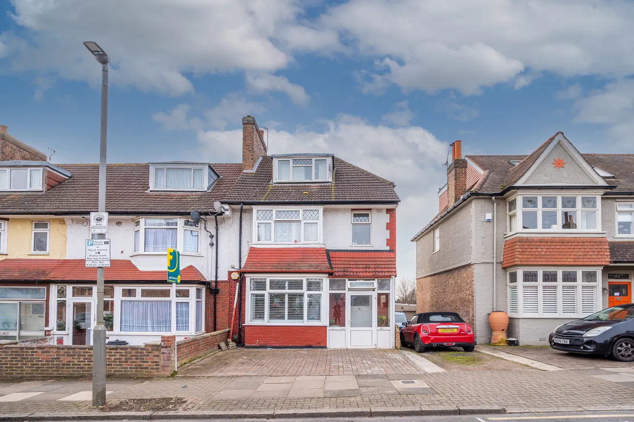 4 bed house for sale — 131 Hebdon Road, London