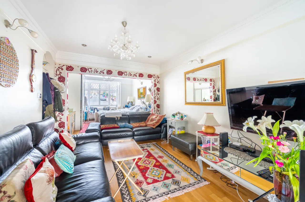 131 Hebdon Road, London, photo 2