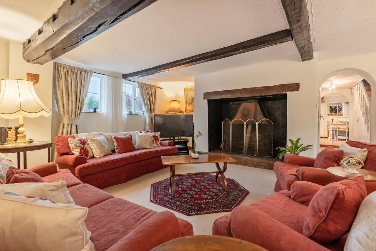 Captivating Detached Period Home in S, photo 6