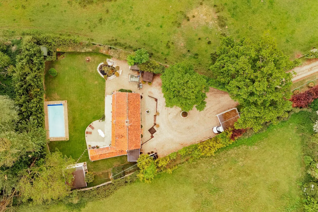 Captivating Detached Period Home in S, photo 24