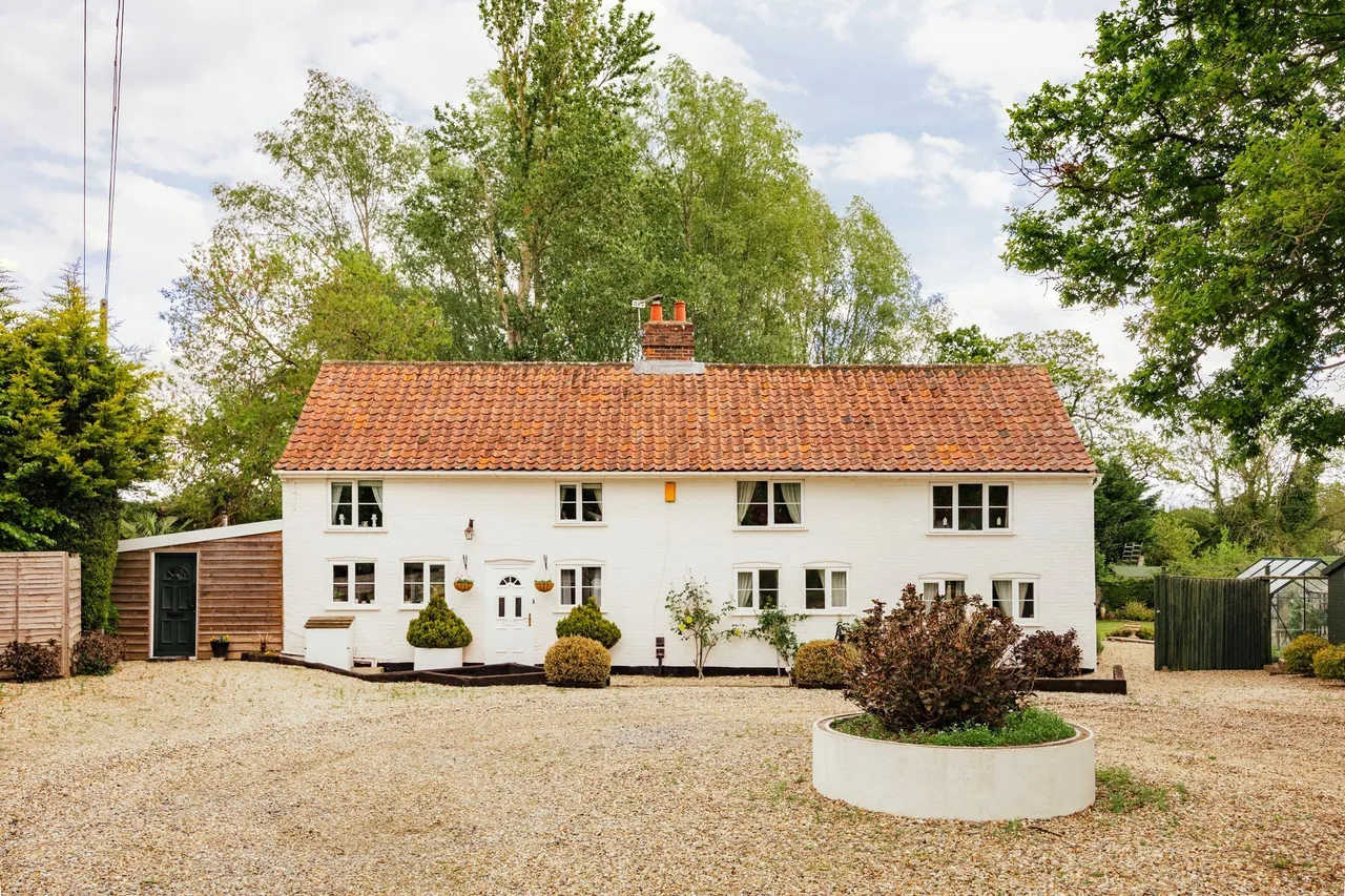 Captivating Detached Period Home in S, photo 21