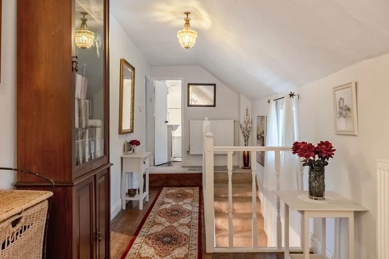 Captivating Detached Period Home in S, photo 11