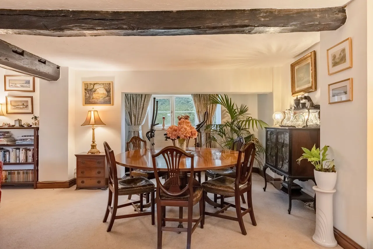 Captivating Detached Period Home in S, photo 9
