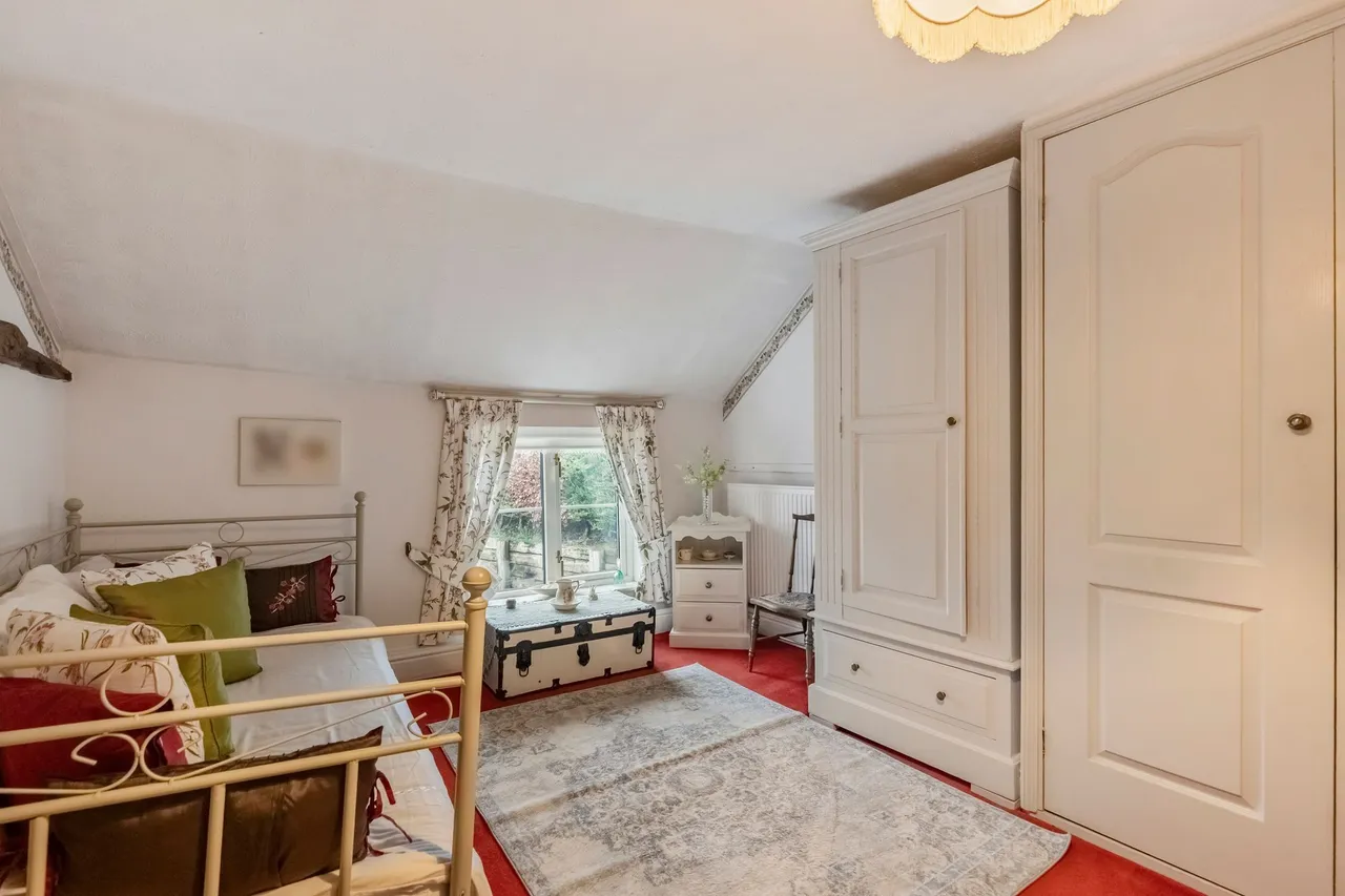Captivating Detached Period Home in S, photo 19