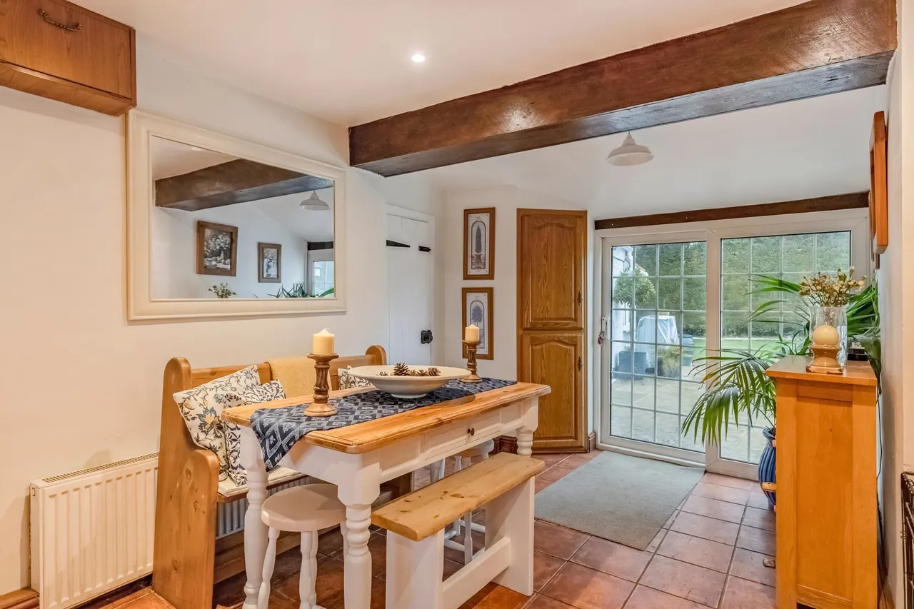 Captivating Detached Period Home in S, photo 8