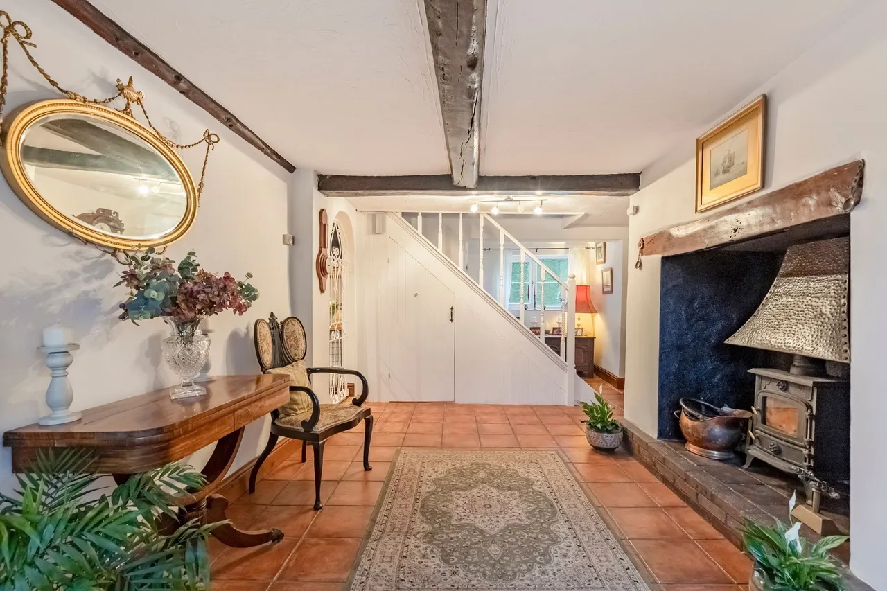 Captivating Detached Period Home in S, photo 7