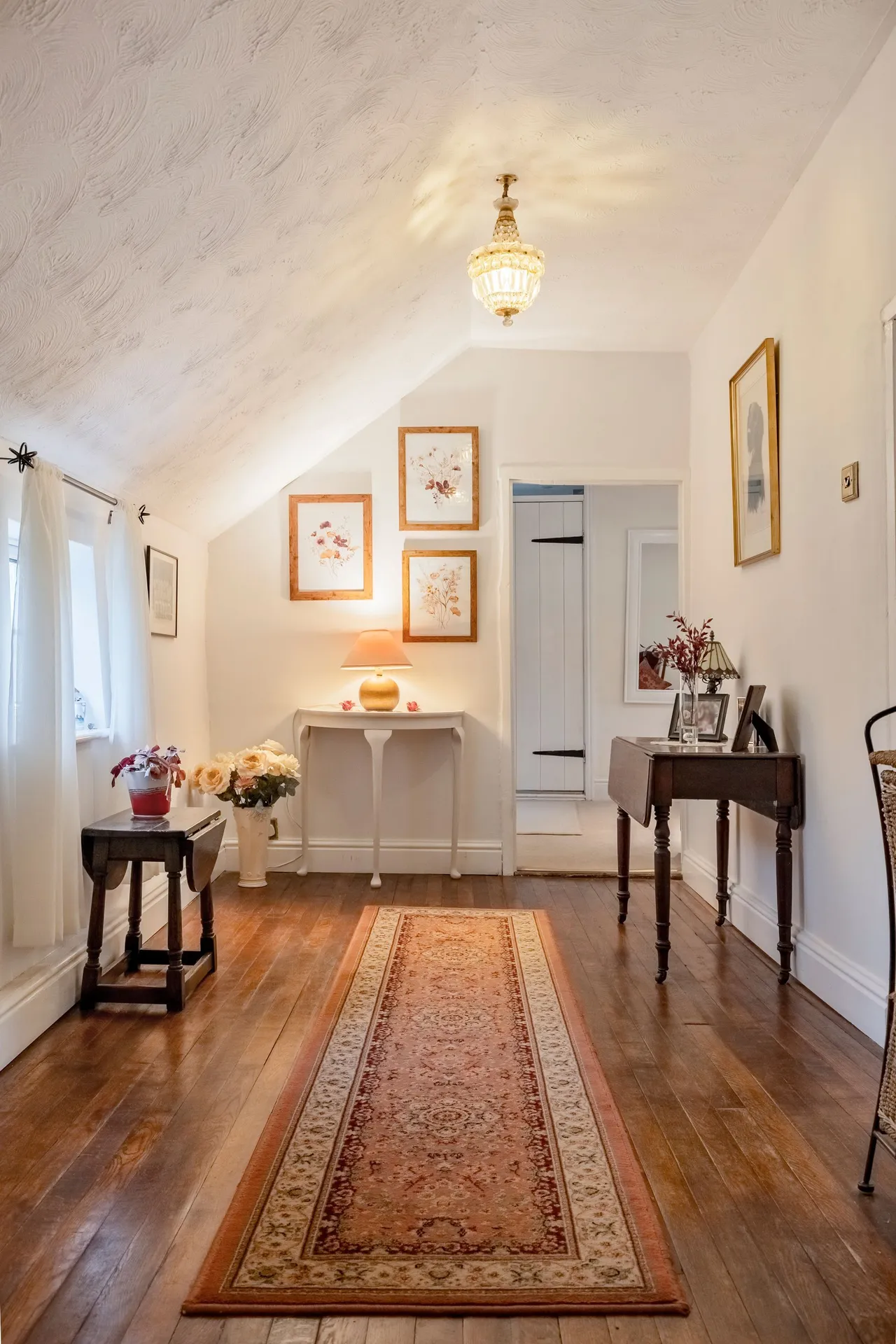 Captivating Detached Period Home in S, photo 13