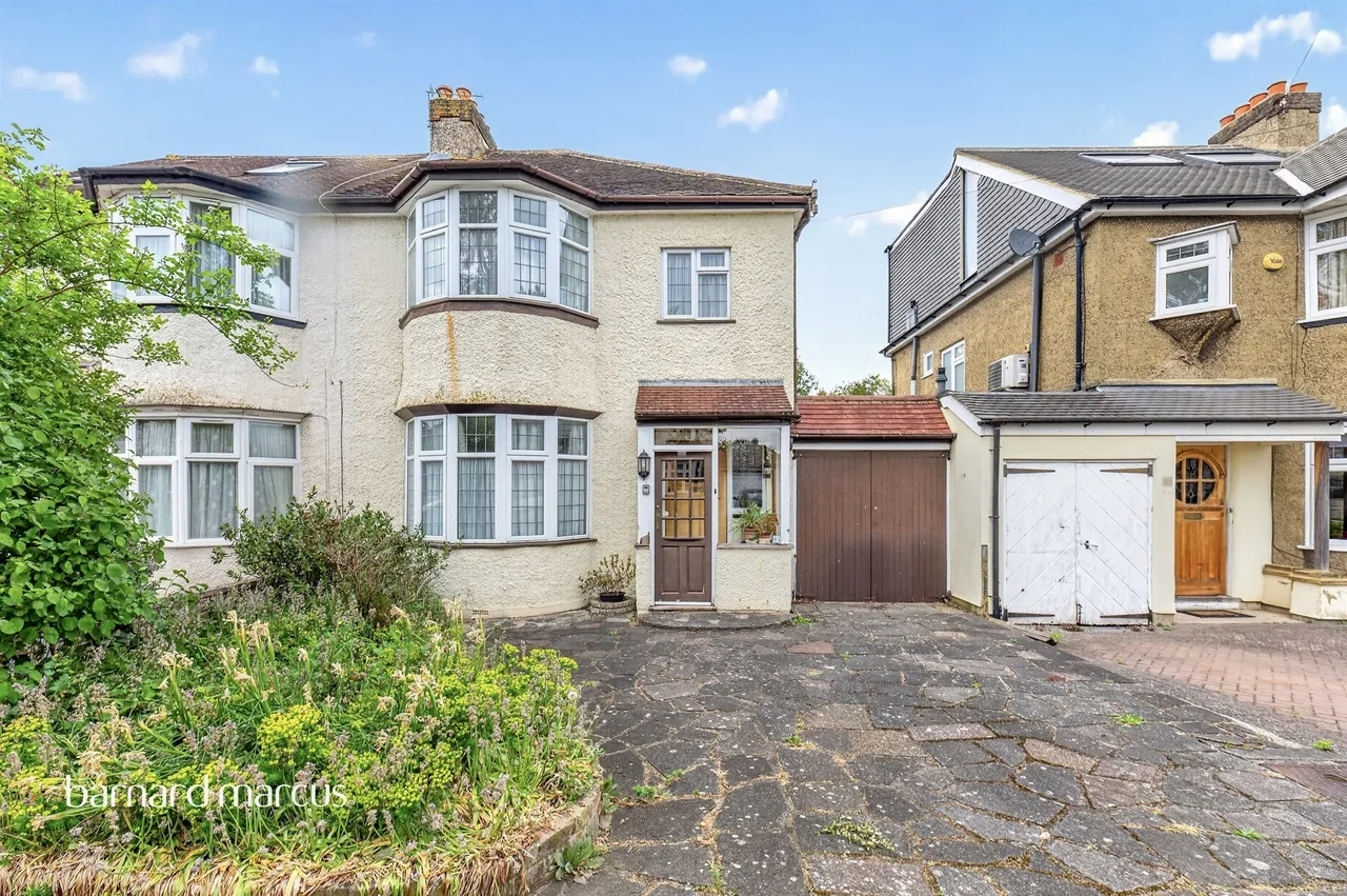 3 bed house for sale — Colborne Way, Worcester Park