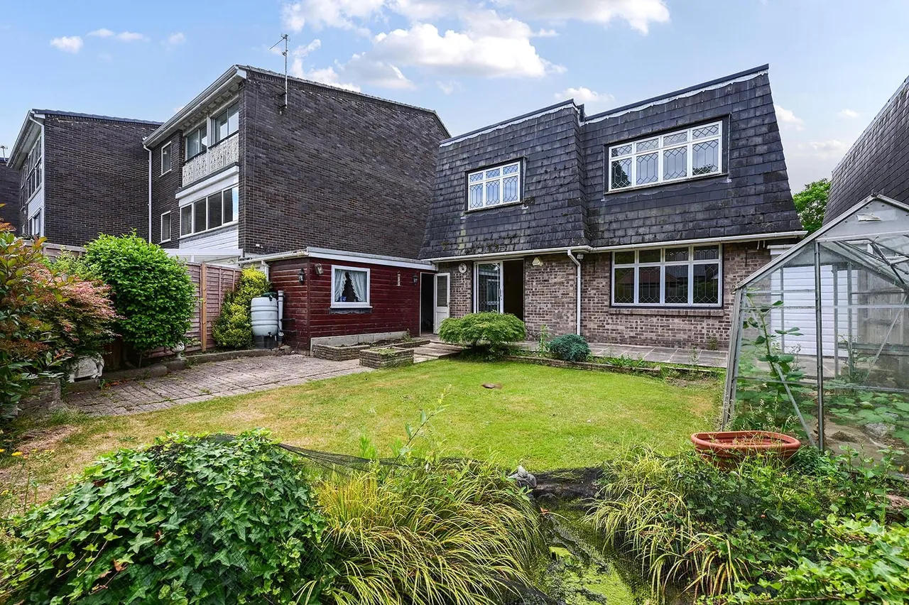 Acacia Road, Staines, TW18, photo 11