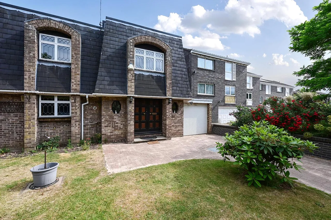 Acacia Road, Staines, TW18, photo 15