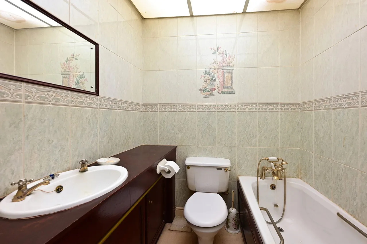 Acacia Road, Staines, TW18, photo 10