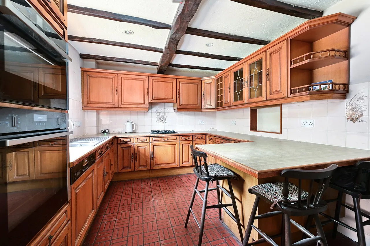 Acacia Road, Staines, TW18, photo 8