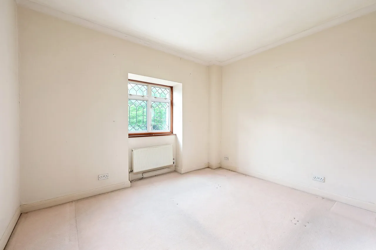 Acacia Road, Staines, TW18, photo 17