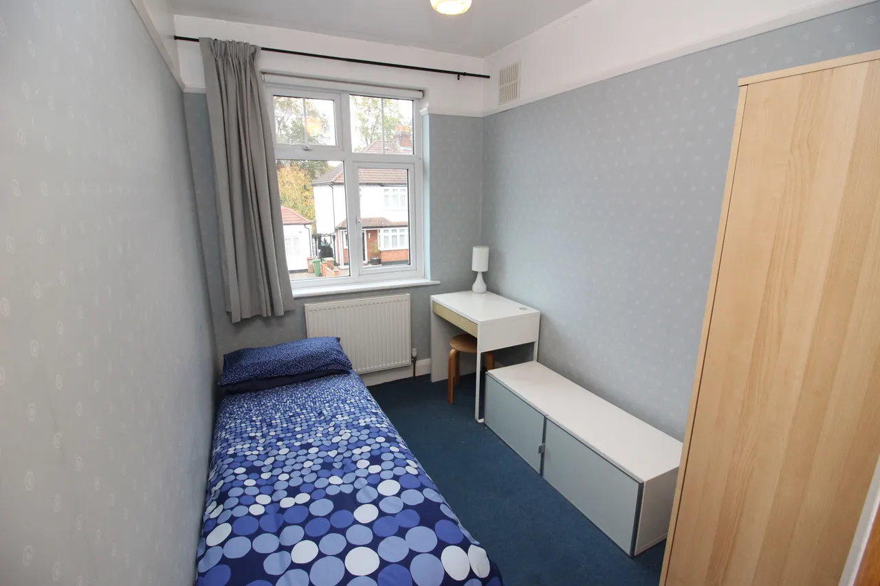 Lynwood Drive, WORCESTER PARK, Surrey, Worcester Park, KT47AB, photo 10