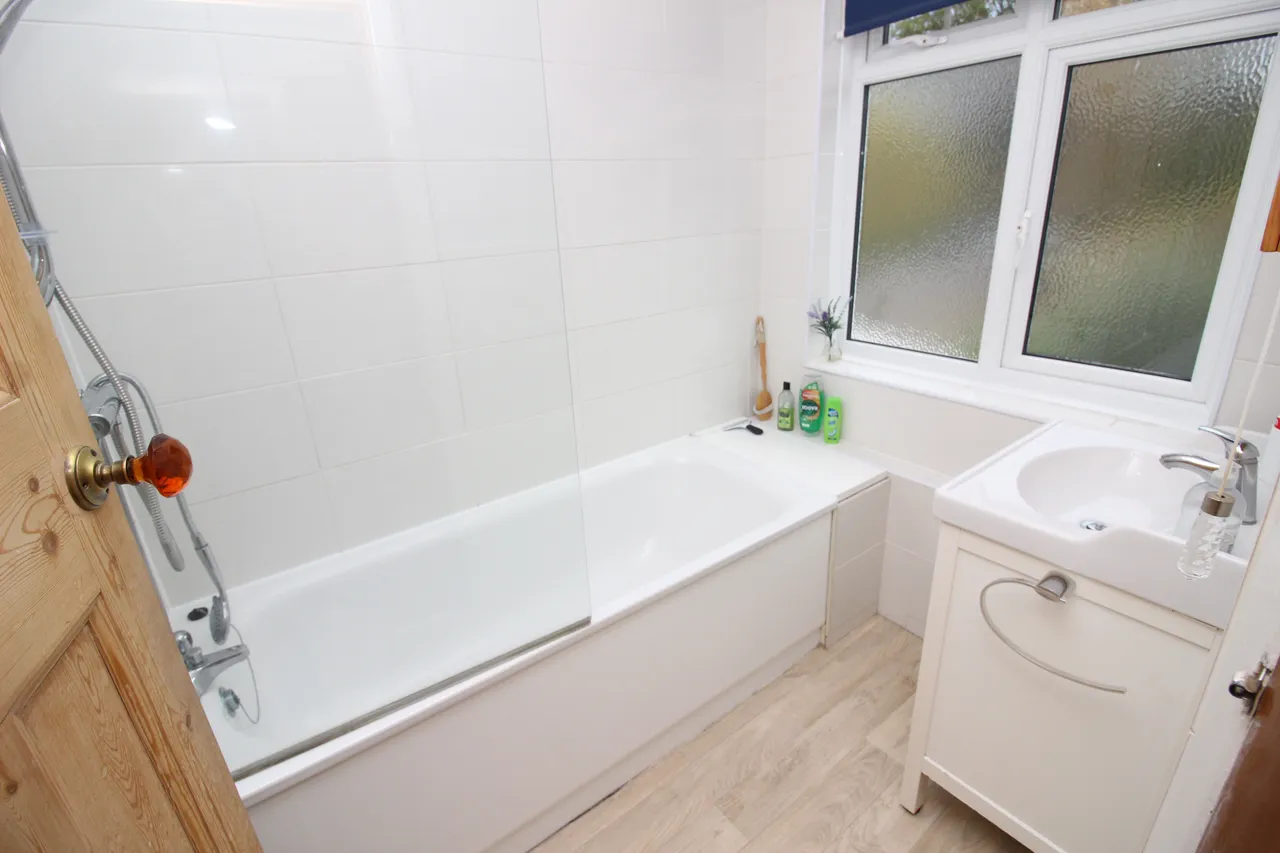 Lynwood Drive, WORCESTER PARK, Surrey, Worcester Park, KT47AB, photo 11