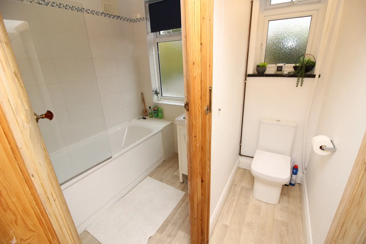 Lynwood Drive, WORCESTER PARK, Surrey, Worcester Park, KT47AB, photo 12