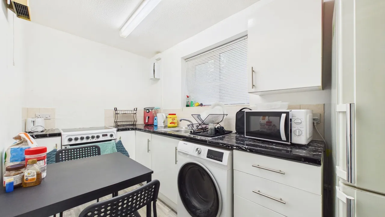 Marholm Road, Walton, Peterborough, PE4, photo 2