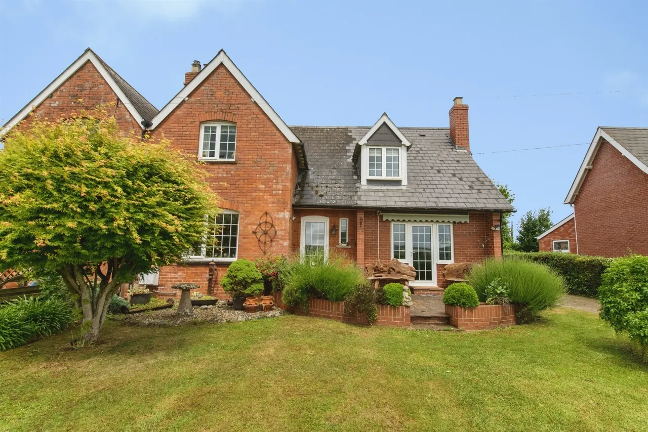 4 bed house for sale — Burrow Farm Cottages, Stoke Canon, Exeter