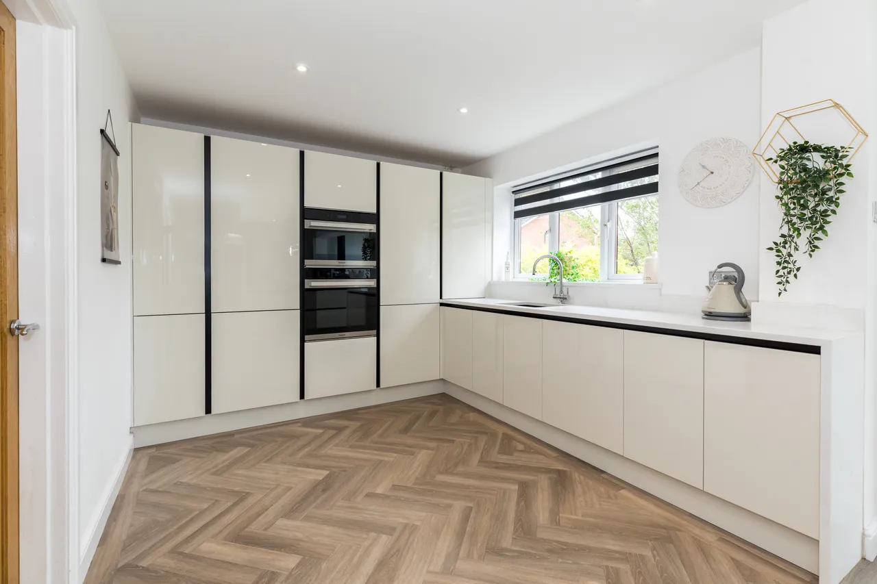 New Field Court, Westhoughton, BL5, photo 10