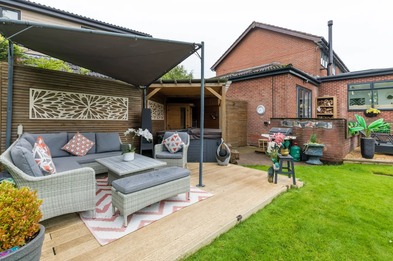 New Field Court, Westhoughton, BL5, photo 26