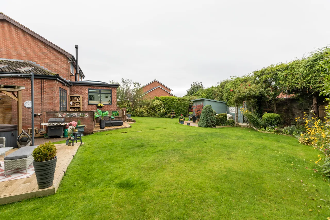 New Field Court, Westhoughton, BL5, photo 23