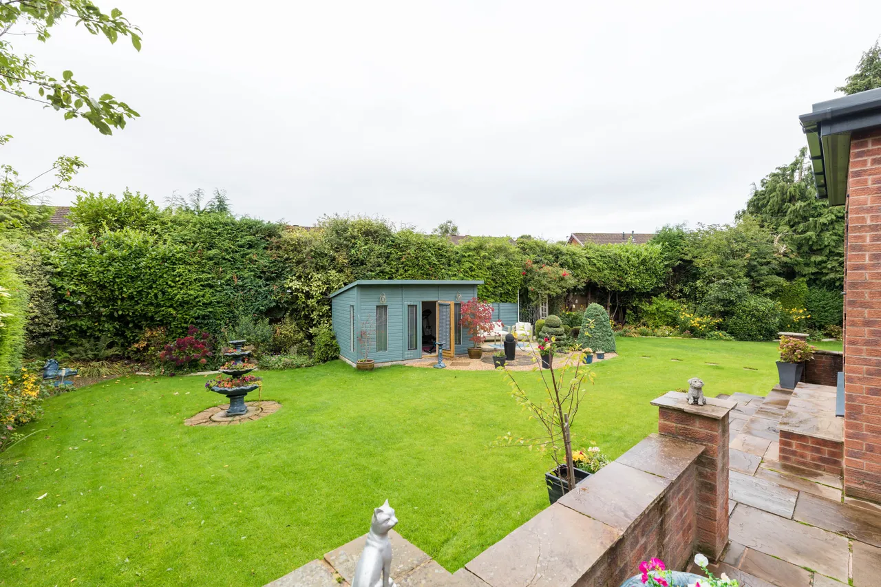 New Field Court, Westhoughton, BL5, photo 25