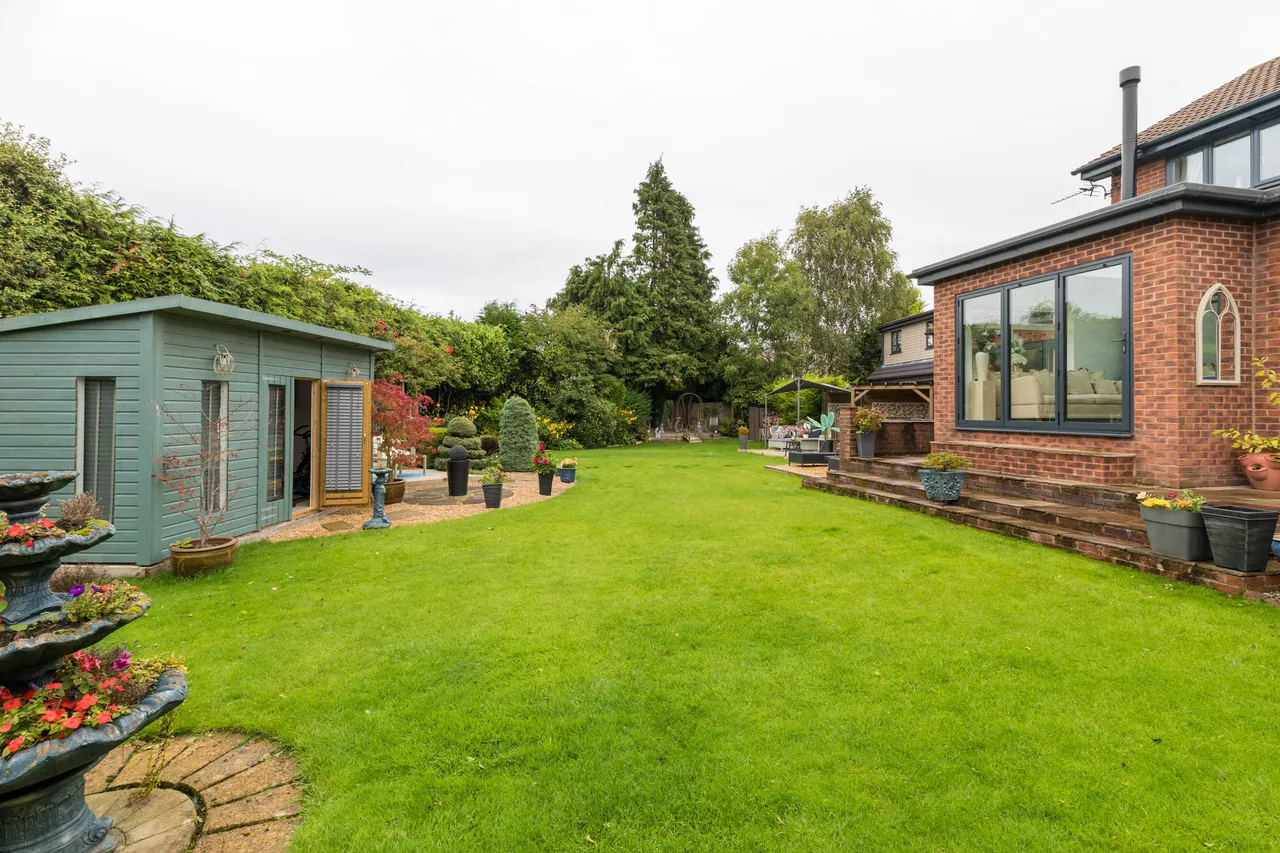 New Field Court, Westhoughton, BL5, photo 24