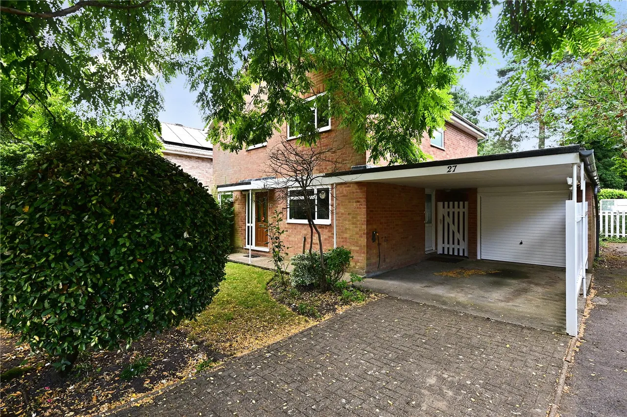 4 bed house for sale — Dinorben Close, Fleet, Hampshire, GU52 7SL