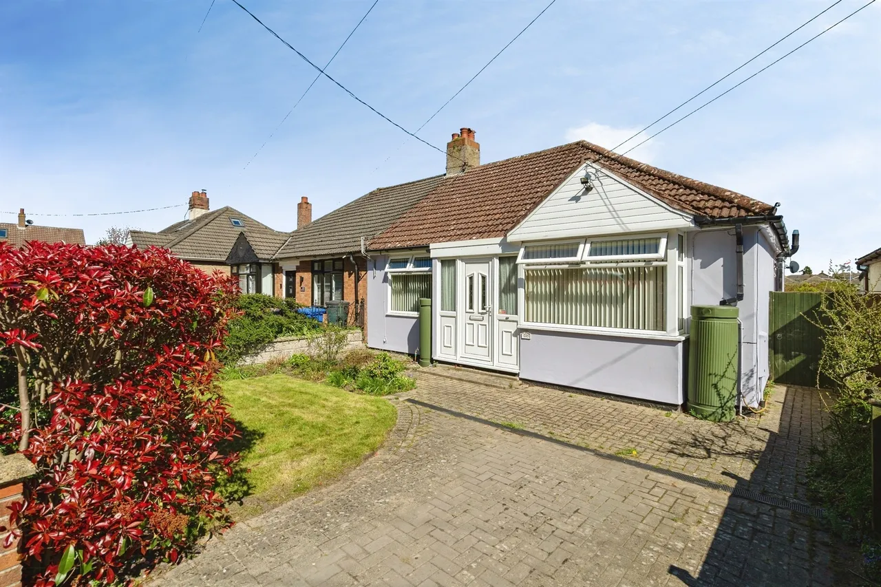 2 bed house for sale — Gorleston Road, Lowestoft
