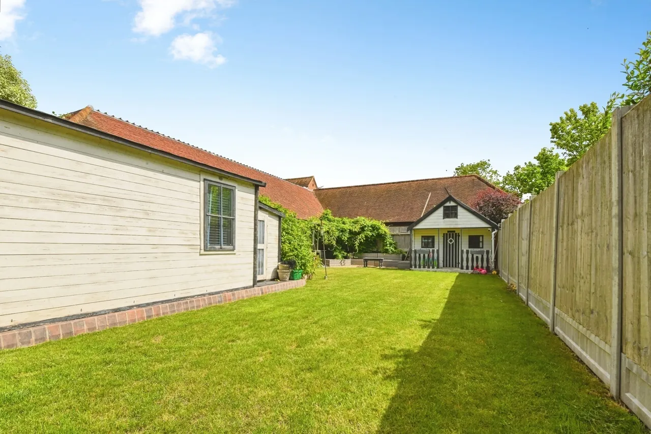 Clacton Road, Weeley Heath, Clacton-on-Sea, Essex, CO16, photo 9
